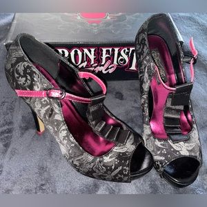 Iron Fist Platform heels Isabella Inquisition Black with Ruffle